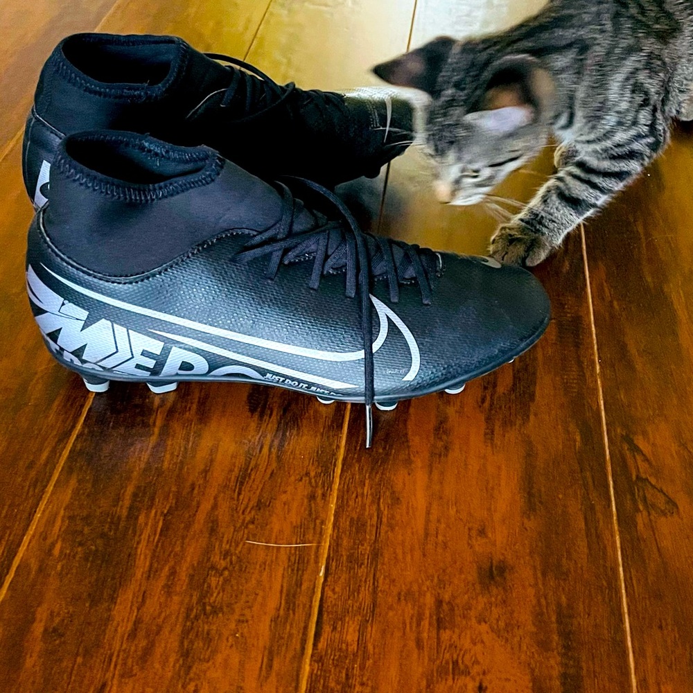 Size 7.5 Nike Lacrosse shoes